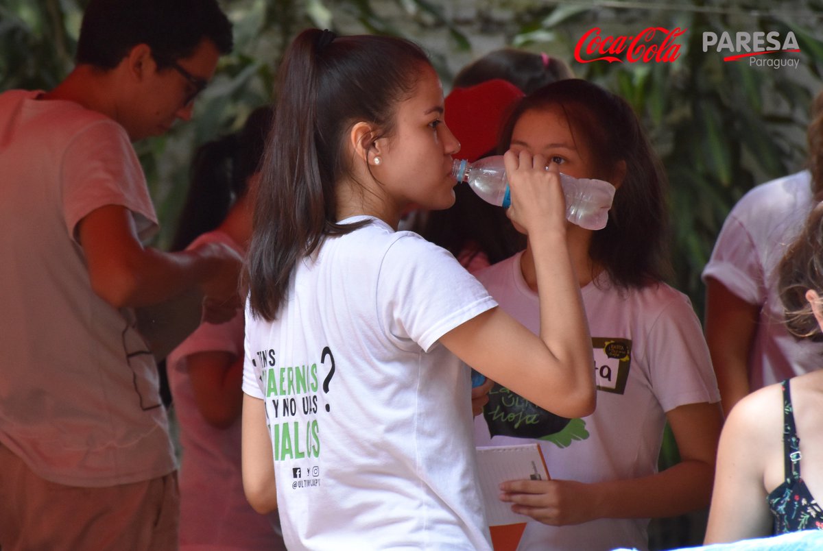 ultimahojapy's tweet photo. ¡Muchas gracias a @CocaCola_Py por los toldos que protegieron a nuestros voluntarios del sol y por mantenernos hidratados con agua Dasani! https://t.co/5wx3vxguSQ