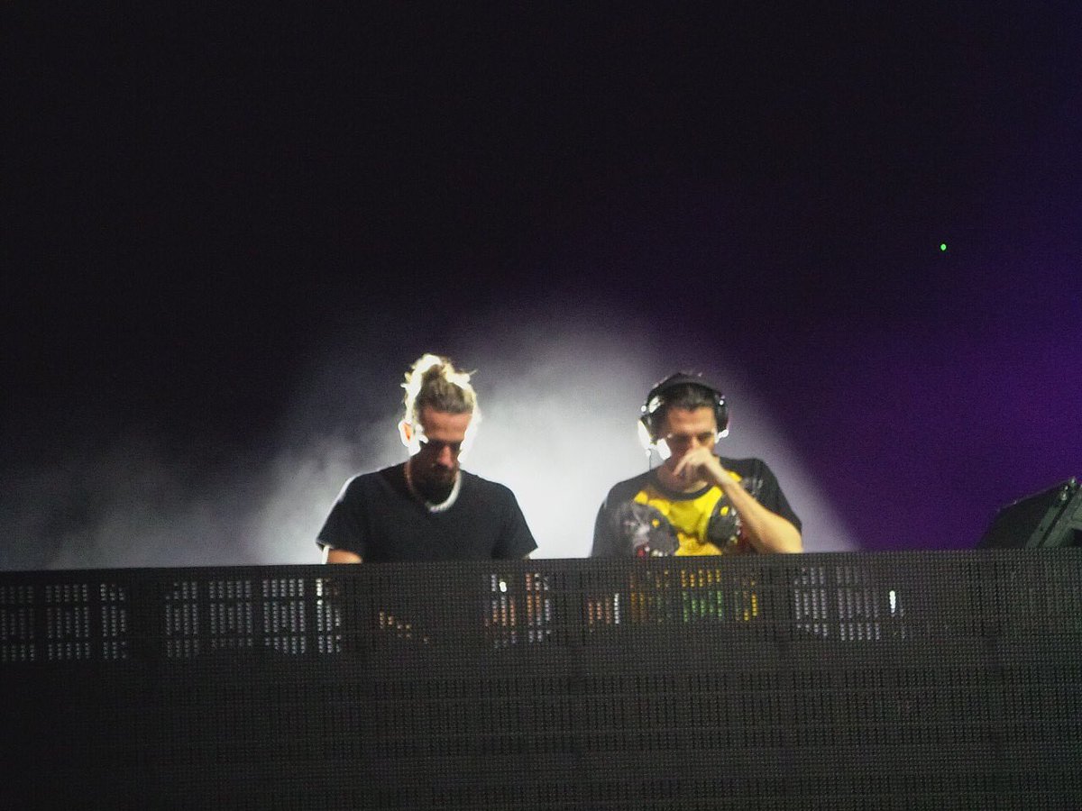 philconcerts's tweet photo. The Kings of @tomorrowland @dimitrivegas @likemike for @SyzygyMusicFest! https://t.co/1I9BxhBULH