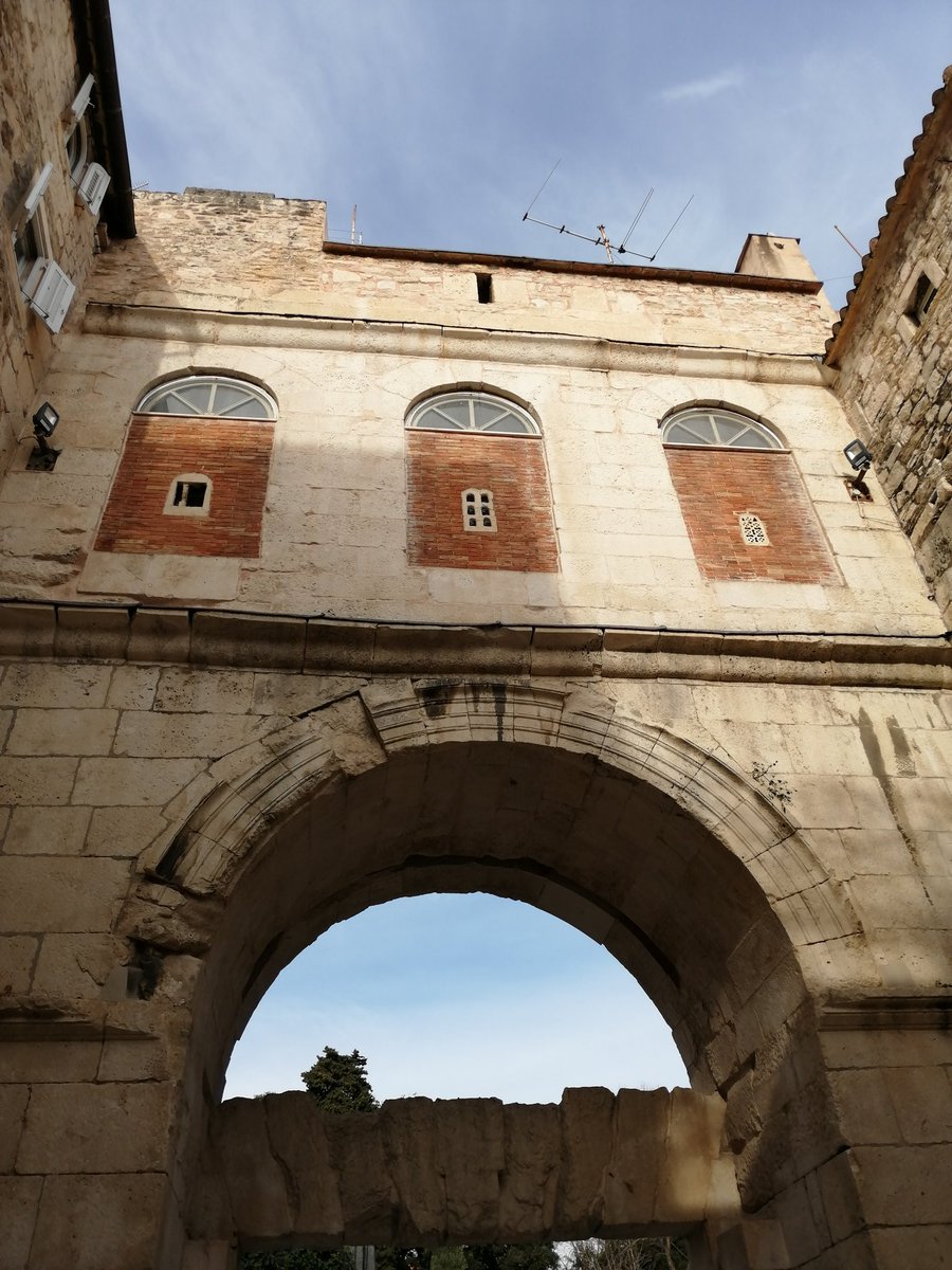 _TwoDee_'s tweet image. Golden gate...#split #Croatia #antene #1700yrs