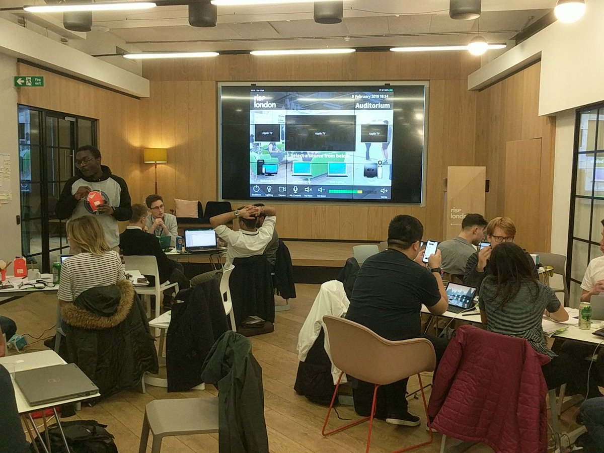 PoweringSpace's tweet photo. Post dinner lull is over and everyone is getting back to work! #swlondonspace #swnewspace #swspace https://t.co/NLysU5Xymv