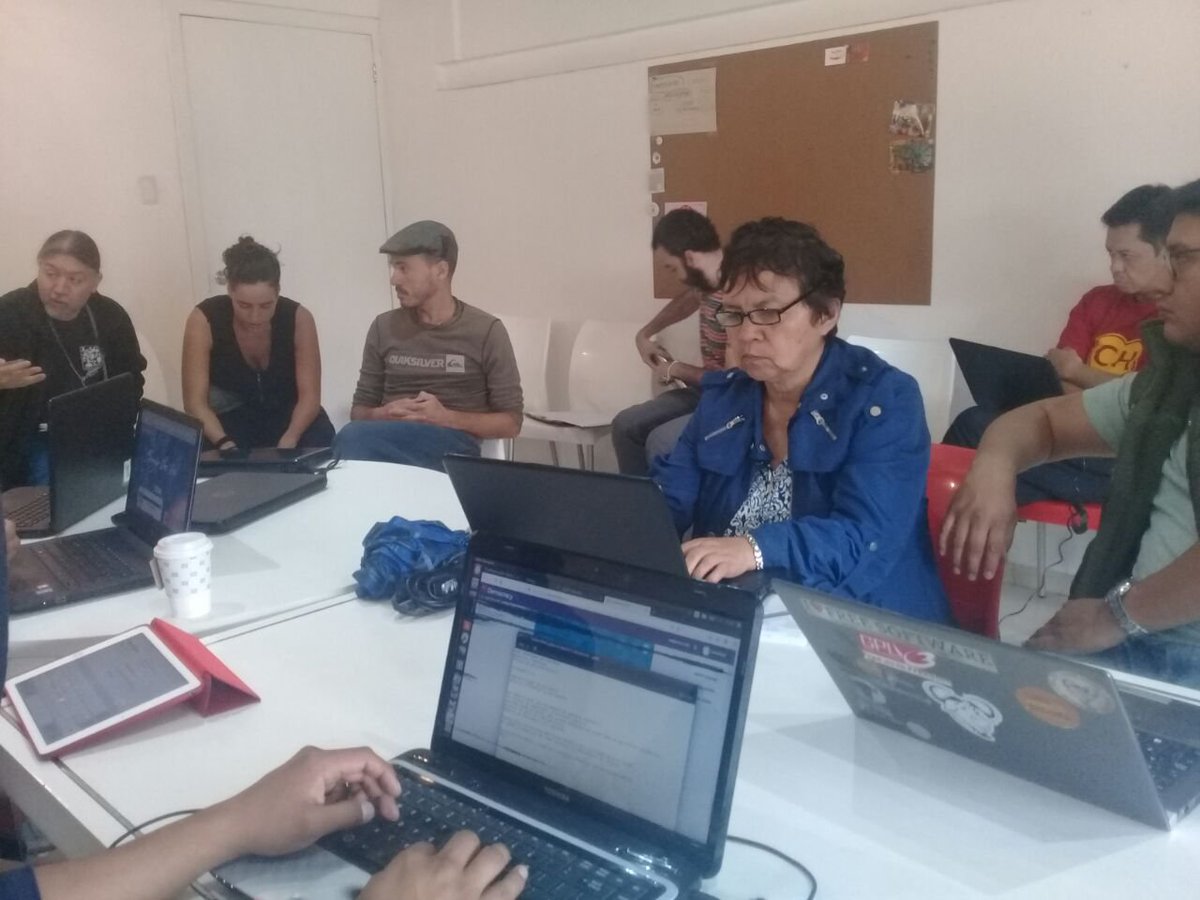 RedLibre_EC's tweet photo. #GobiernoAbierto un debate muy interesante sobre lo que entendemos, lo que queremos y lo que debe ser. En el #ClubDelSoftwareLibreEC también revisamos una de las herramientas de participación. @MedialabCIESPAL @ciespal @ECGobAbierto https://t.co/wDmFQ24fzk