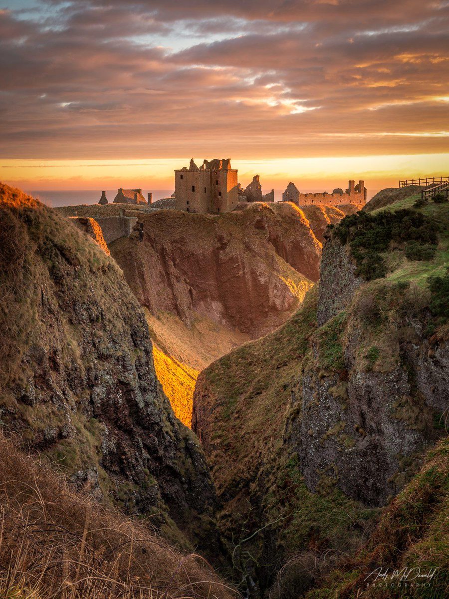 How beautiful is Dunnottar #Castle at sunrise! 😍#BeauitfulABDN 📍 Stonehaven, #Aberdeenshire 📷 FB/Andy McDonald Photography <a href="/visitabdn/">VisitAbdn</a>