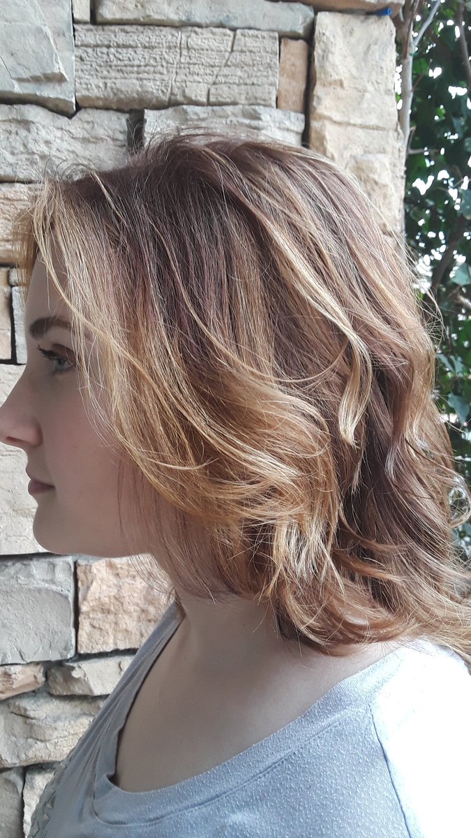 SaraRoberto7's tweet photo. Soft balayage with very little upkeep. https://t.co/C853E9dWso