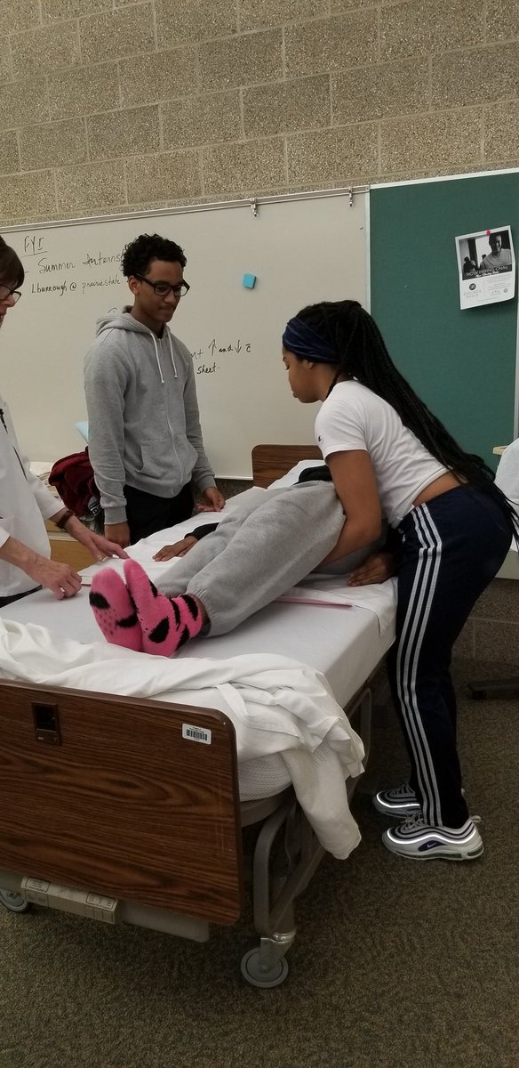 HStovall_CTE's tweet photo. At PSC checking on our CNA students who are engaged in learning positions of patients and how to turn them!! @DrJohnnieThomas @stephenb1911 @ToddWhitaker51 @dr_brass @PrincipalVarn
#RichinStudentSuccess
#CNABound https://t.co/6bLXY2KCFc