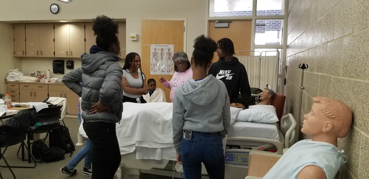 HStovall_CTE's tweet photo. At PSC checking on our CNA students who are engaged in learning positions of patients and how to turn them!! @DrJohnnieThomas @stephenb1911 @ToddWhitaker51 @dr_brass @PrincipalVarn
#RichinStudentSuccess
#CNABound https://t.co/6bLXY2KCFc