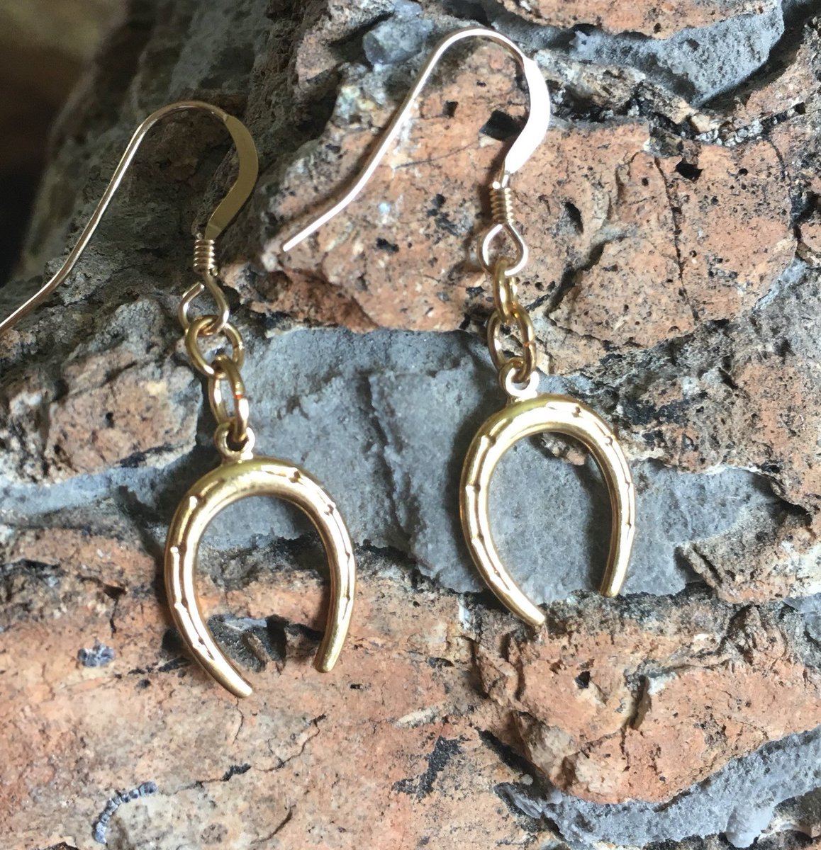 Gold plated horseshoe earrings #jewelry #goodluckjewelry #horseshoeearrings etsy.me/2RRoNFm