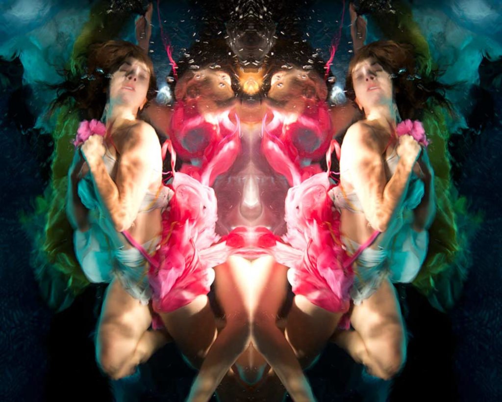 “Подводные шедевры Кристи Ли Роджерс - https://t.co/5pqBbAENpn” .