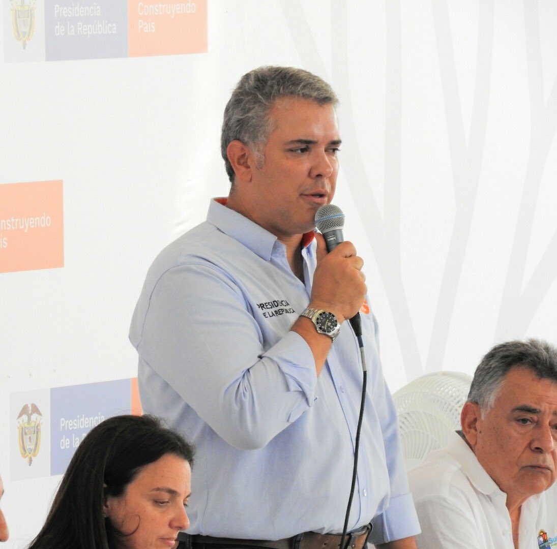 VictoriaBxE's tweet photo. Desde @MinEducacion creamos estrategias para aportar a la calidad de la educación, donde prima el bienestar y aprendizaje de los niños y jóvenes. Esto es posible gracias al diálogo social con los ciudadanos y el compromiso incansable de maestros y directivos #CoveñasConstruye https://t.co/gDkj0I6F4n