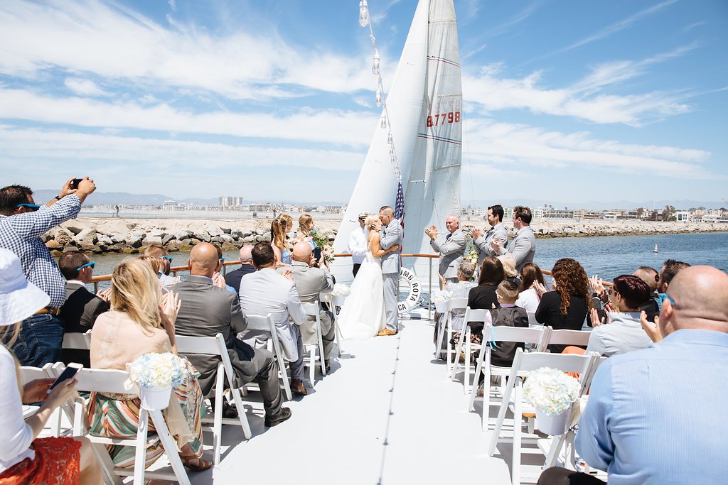 What could be more romantic.. getting married on the water @HornblowerSoCa  Photos Melissa  bit.ly/2BuUG1k #yachtweddings #Marinadelrey