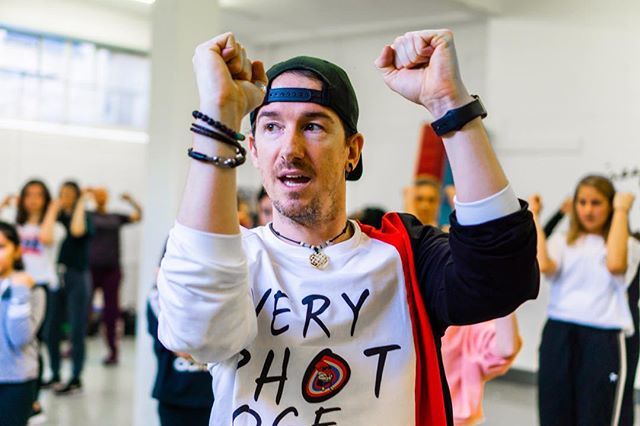 brendonhansford's tweet image. A quick snap while teaching my beginner class at @pineappledancestudios today to @fleureast #FavouriteThings 🙌🙌🙌 make sure you watch the routine to the left 🎥🎥🎥
.
#beginnerdanceclass #beginnerdanceclasses #beginnerdance #beginnerchoreography #cho… instagram.com/p/BtrBiTInei1/