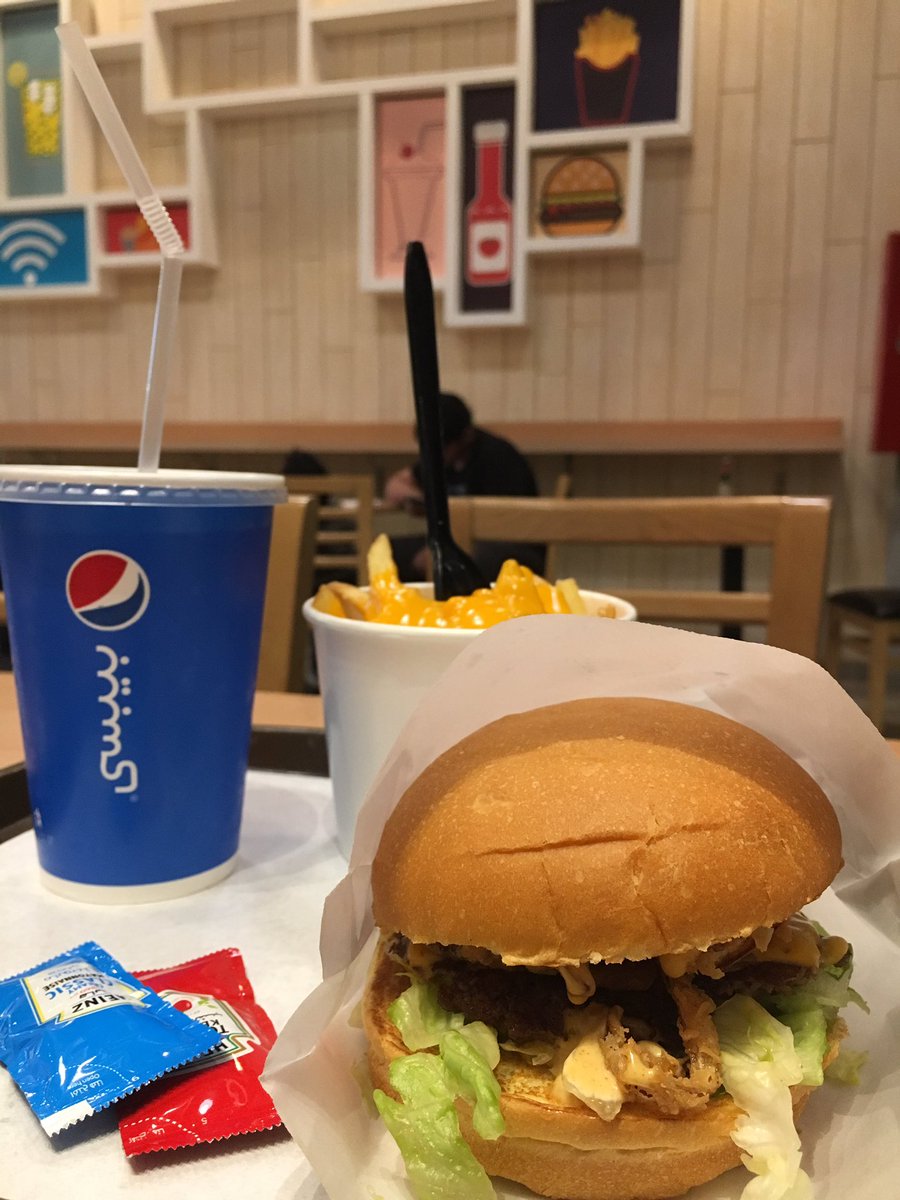 📌 مطاعم 🍴 :
اليوم تعشيت في برجر كاونتي <a href="/Burgercounty/">برجر كاونتي</a> 🍔 .
📍فرع حي النخيل ولهم فرع ثاني بحي الحمراء
طلبت من عندهم يوريكا برجر من ابتكار شيف سعودي 🇸🇦 ويعطونك معها البطاطس والمشروب مجاناً 🍟😍 | طعمه في المخ لذيذذ وخدمتهم سريعة 👍🏻 | العرض لفترة محدودة لايفوتكم ♥️