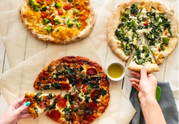 TommysSuperfood's tweet image. It’s #NationalPizzaDay (isn’t that every day?) &amp;amp; Tommy’s is ready. Doctor up a frozen pizza with literally any of our veggie blends or build your own from the crust up. No one ever said…I really shouldn’t have a second slice. Ever. #ThinkVeggiesFirst #pizza #HealthyEating #Yum