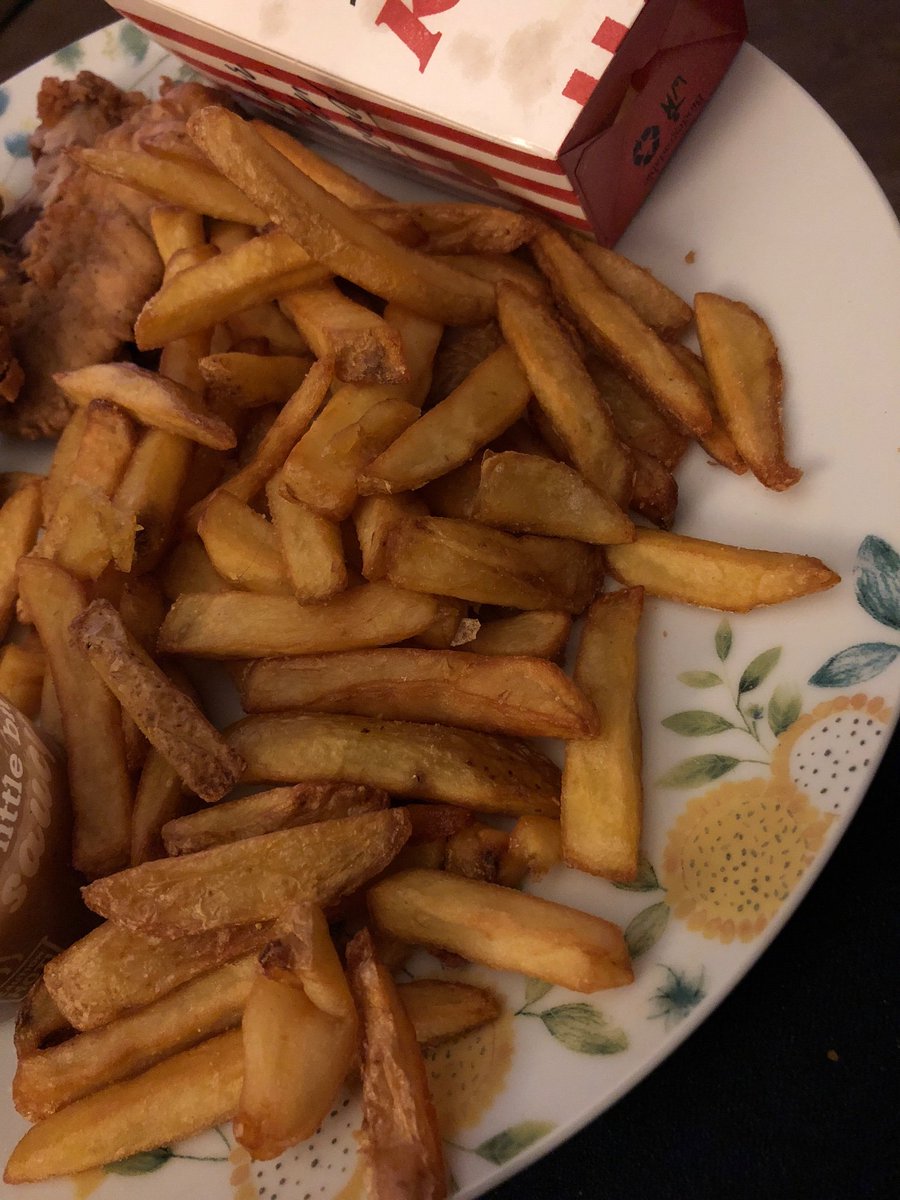 _leighmarie's tweet photo. @KFC_UKI  I honestly feel hurt, they look and taste like if chips were pensioners #kfcfries https://t.co/Y5mHIhBsIv