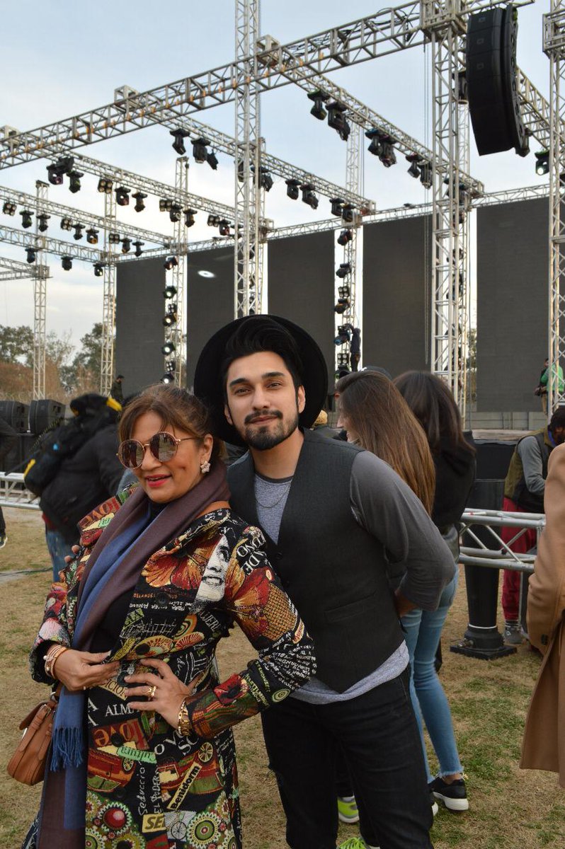 LollywoodSS's tweet photo. Uzair Jaswal with the Queen of K-town Frieha Altaf spotted at Mountain Dew Presents SOLIS Music and Art Festival 

@uzairjaswal @MountainDew @SolisFestival
#DewSolis #SolisFestival #MountainDew #UzairJaswal #FriehaAltaf https://t.co/5aymmuDkOp
