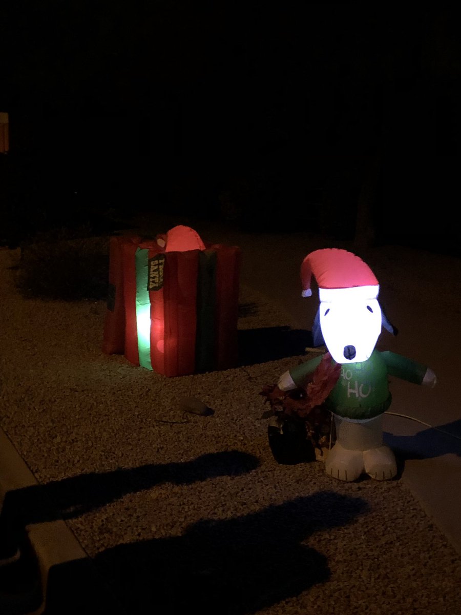 CalebTaylor2468's tweet photo. I think we have Gatorade? 😂 Cheering for the runner was so much fun with my favorite Elf’s!🎄 #BMOPHX https://t.co/nAlEbpTLGn