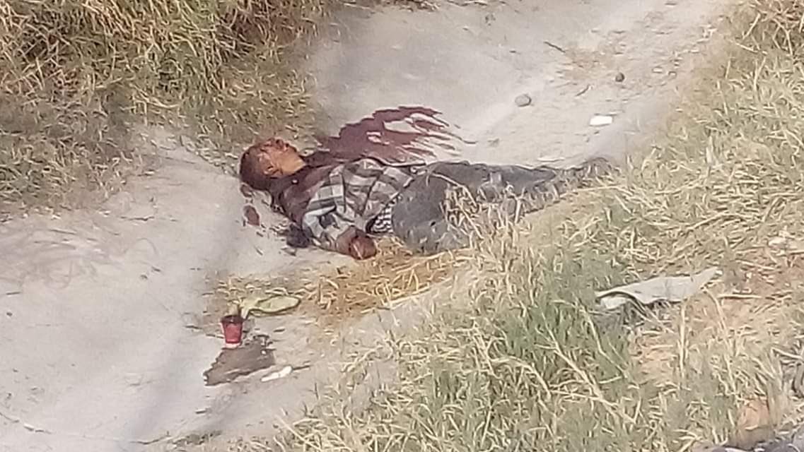 BadNewsLaguna's tweet photo. Con arma punzo cortante, el 6to homicidio del mes. La victima sin identificar, en canal junto a vías de col Miguel Hgo al pte de #Torreón localizado a las 9:00 hrs @DSPMTorreon @FGECoahuila @FuerzaCoahuila https://t.co/FobUMcsaMH