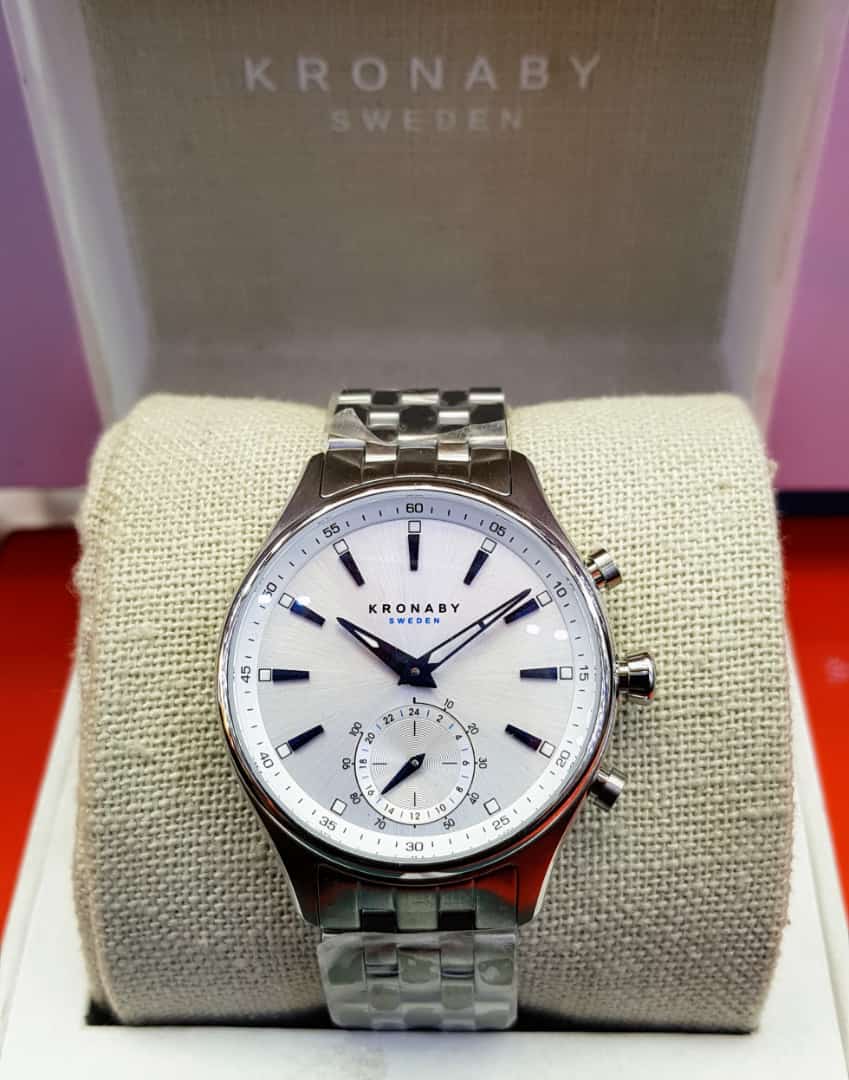 TopValueStore's tweet photo. Retails at $605 but our offer is waaaaaaaayyyyy better. DM us, let's talk 🙂

FREE delivery anywhere in Nigeria!

#ValentinesDay2019 #Valentine #Kronaby #WaterResistant #GiftIdeas #TopValuestore https://t.co/vnoUOlWGTt