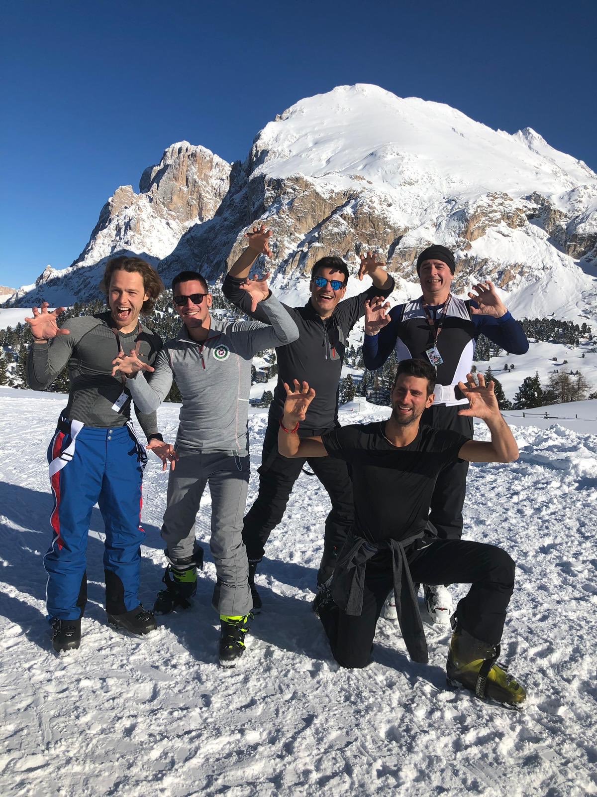 Dy_c-WFVAAAD5BA.jpg:large