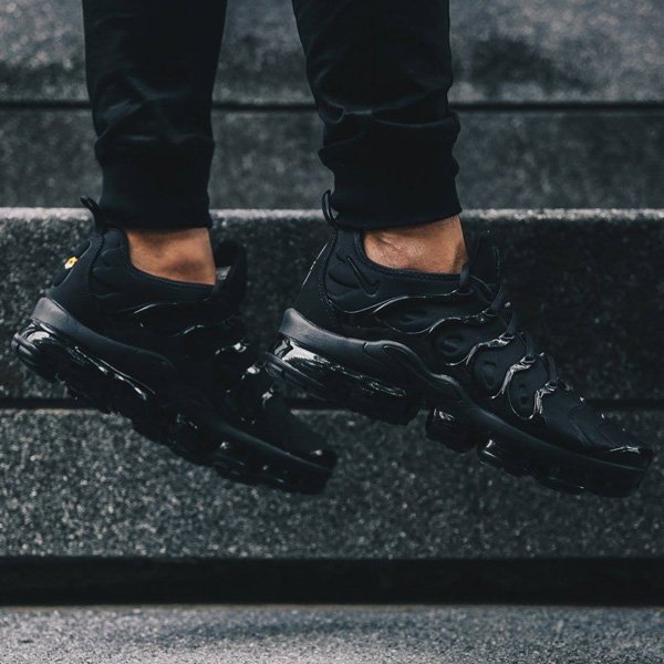 Kicks Deals on X: "The blacked-out Nike Air VaporMax Plus is up for grabs  in select sizes for 20% OFF retail at $152 + FREE domestic US shipping! BUY  HERE -> https://t.co/X9SN54Sxv7 (