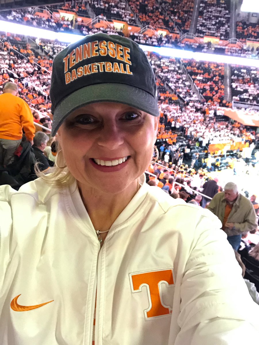 MoJoDisney's tweet photo. Beat them Gators!!!! #Checkerboard #WhiteCheck #GoVols 🧡🧡🧡 https://t.co/fvrqVGQ8gf