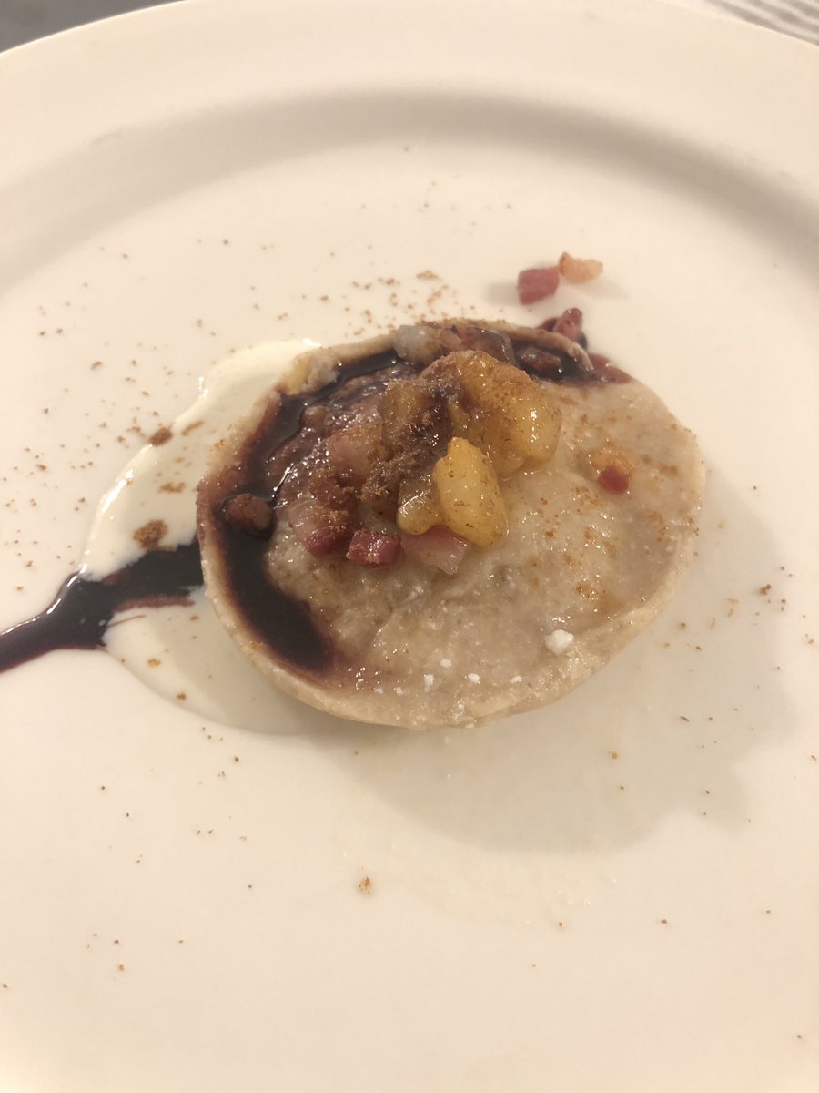 robertopanizza's tweet photo. Raviolo di Brusso con pera,pancetta e riduzione di Rossese. #ilgenovese #genova #lamialiguria #foodporn #food #foodtradition #rossi1947 https://t.co/rtpSP1ovyj