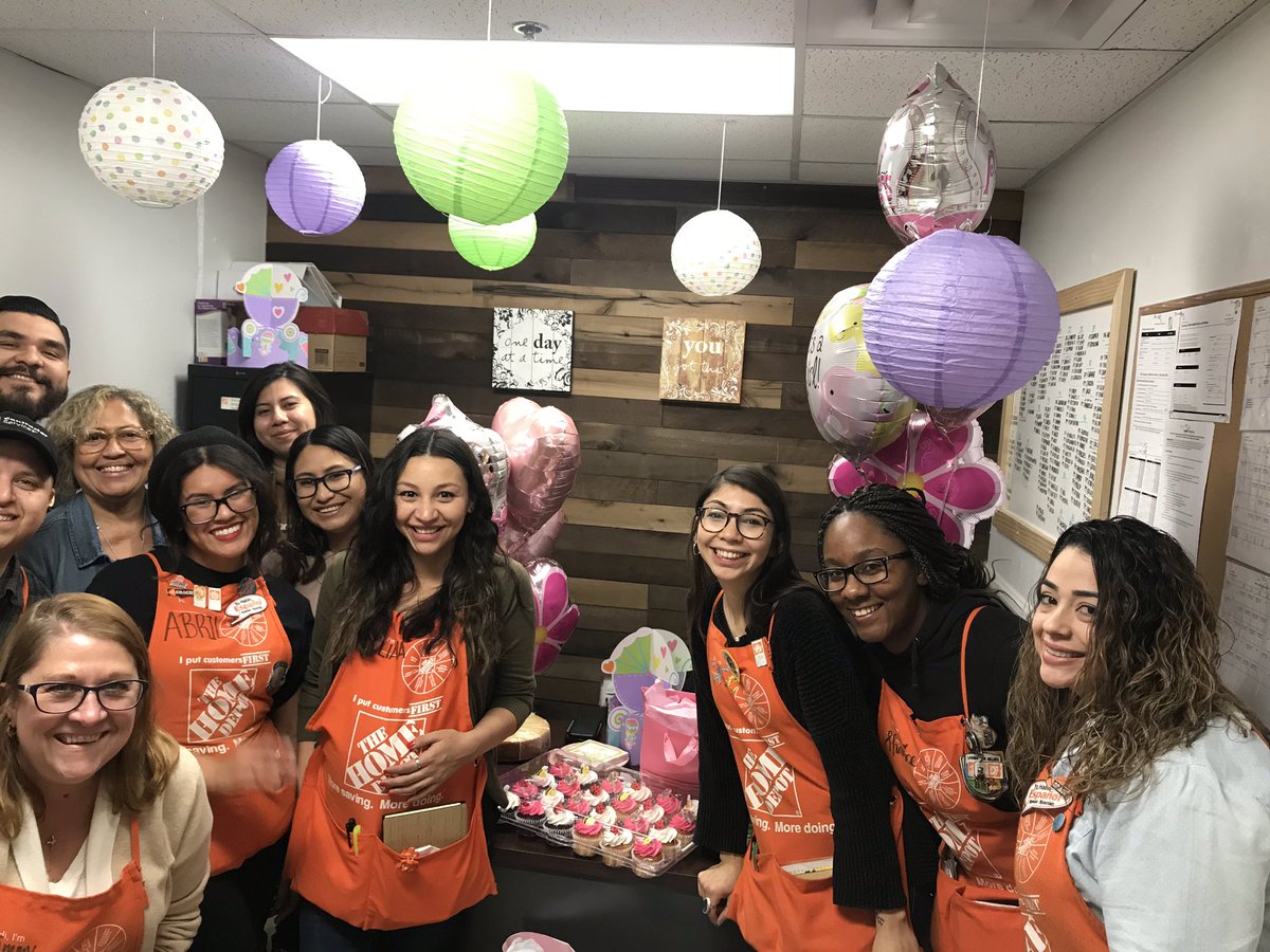 6650 Cypress celebrating mom to be speciality DS Iliana!  #babySophia #babyshower @DesireThorpe <a href="/OperaMichael/">Michael Opera</a> @LauraBarnesHD <a href="/bashermorales/">Javier Morales</a>