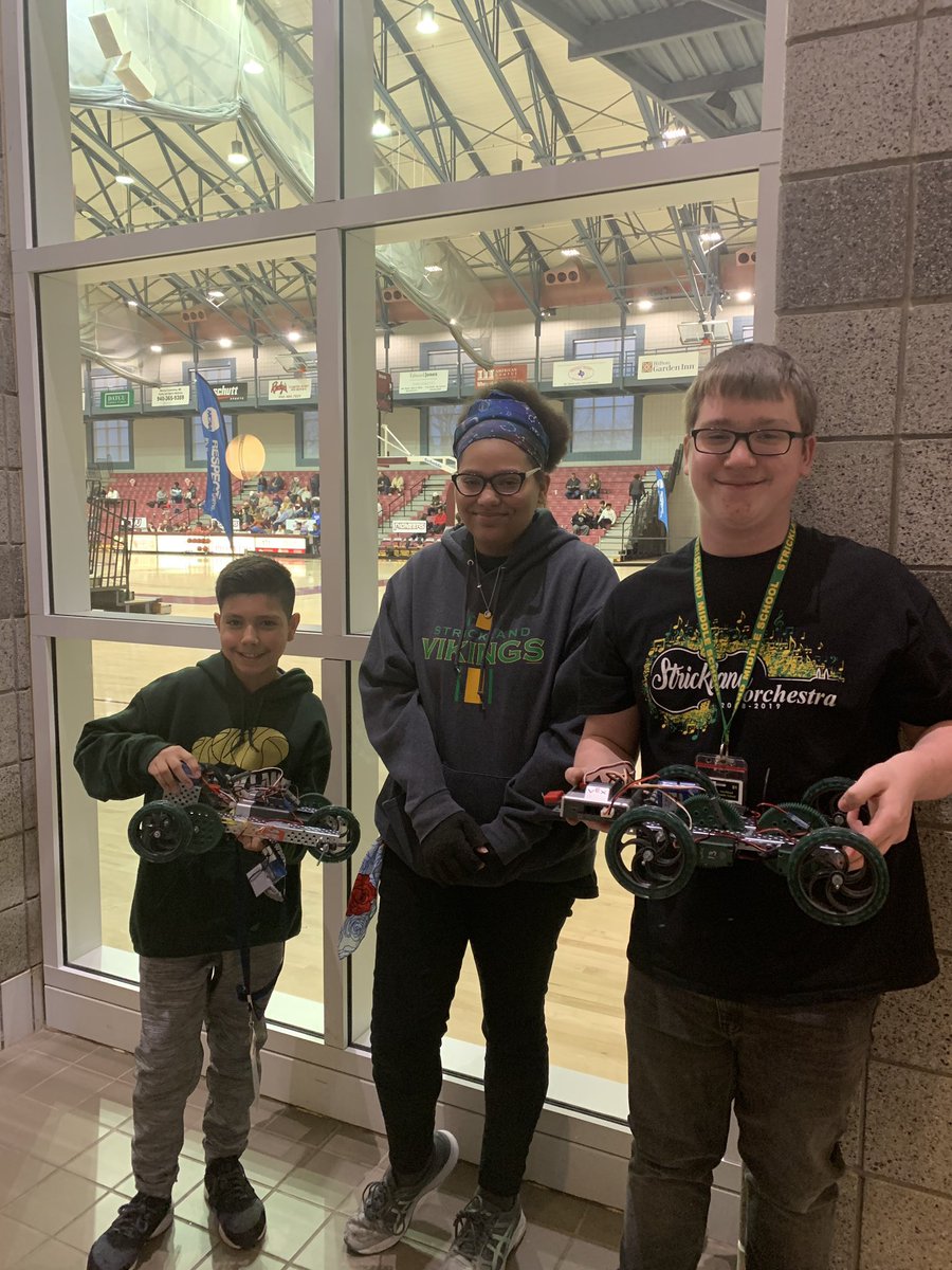 AAlexanderElem's tweet image. Strickland Middle School’s Robotics team competed at TWU’s halftime. Two are former Panthers! #gorobotics