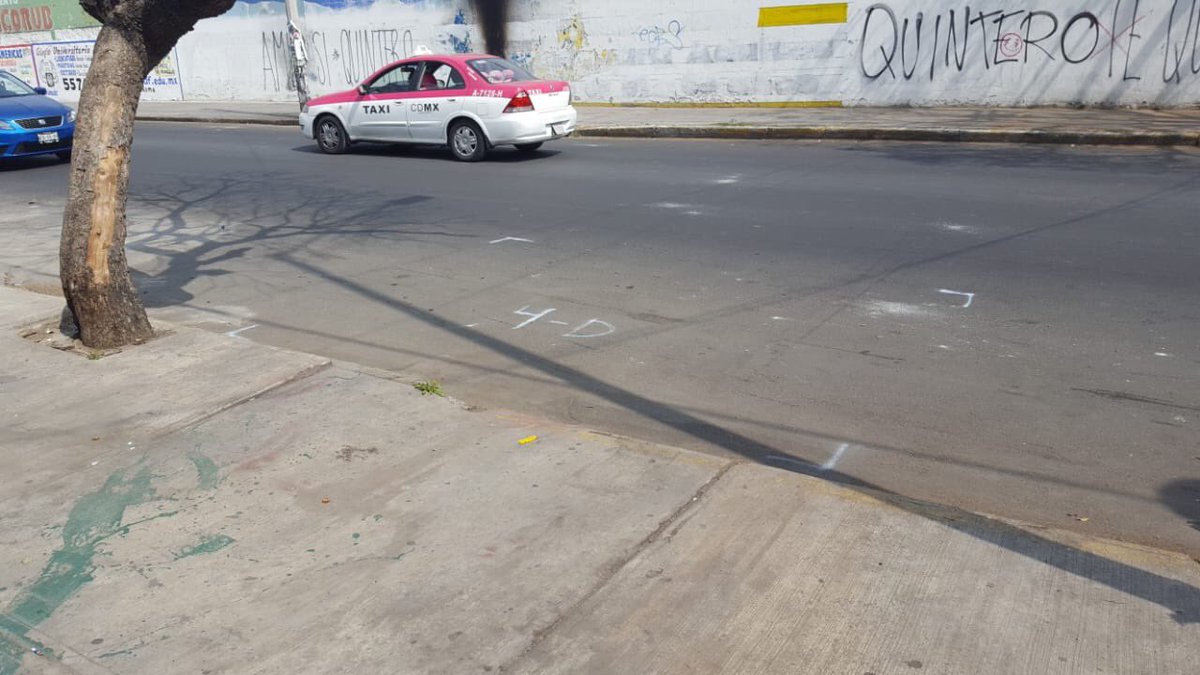 angylina27's tweet photo. @Claudiashein saludos, nos pueden informar porque pintan estas señas en Iztacalco Ote 245 entre sur 16 y 20, vecinos angustiados!!! https://t.co/Ti9xGoHYG5