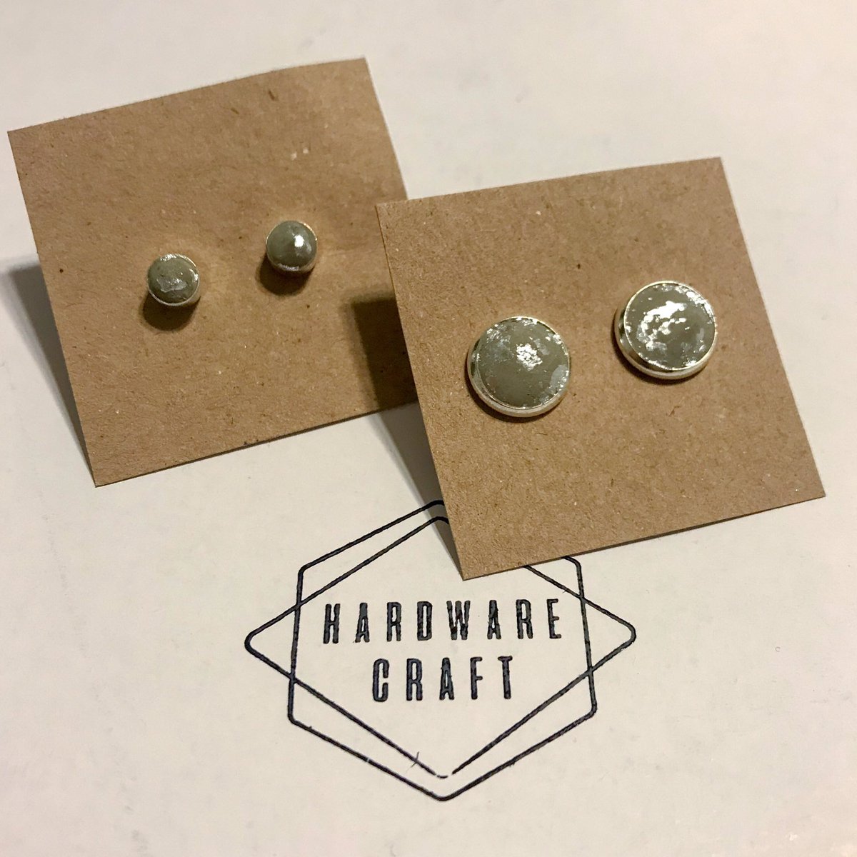 HardwareCraft's tweet photo. ✨I have been busy all evening working on some new things - loving the larger studs, but can’t decide if the small ones are a bit too subtle?
#etsyuk #etsyshop #justacard #concretejewellery #makersgonnamake #etsyseller #handmadegifts #smallbusinessuk #shopindependent https://t.co/hZbXeUOWTg