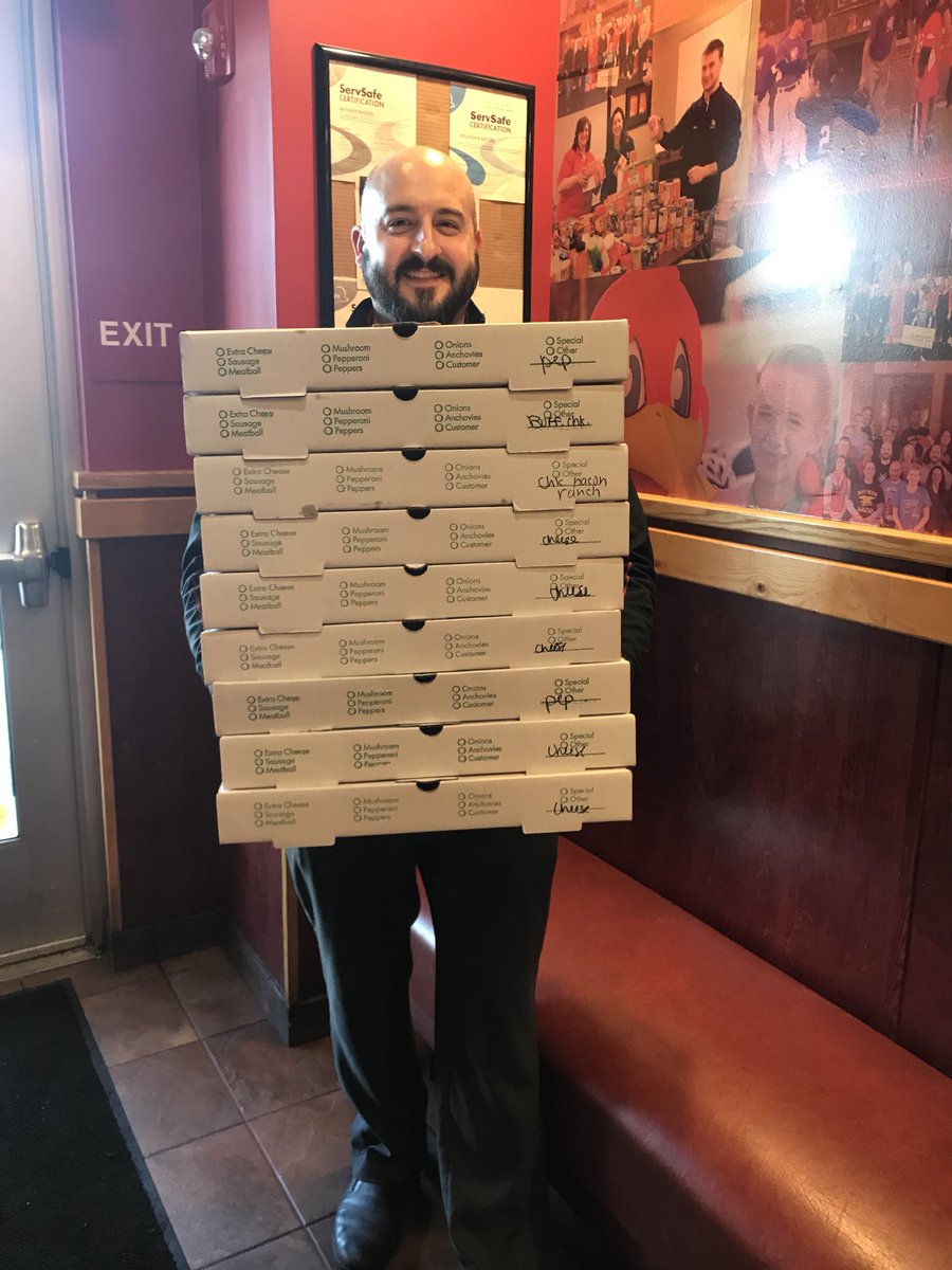 kristynfidler's tweet photo. That’s a lot of pizza !!!! Happy #NationalPizzaDay from @HRedrobin  @HRATYOURSERVICE @ConsenzaLVRG https://t.co/thQZi5uL3i
