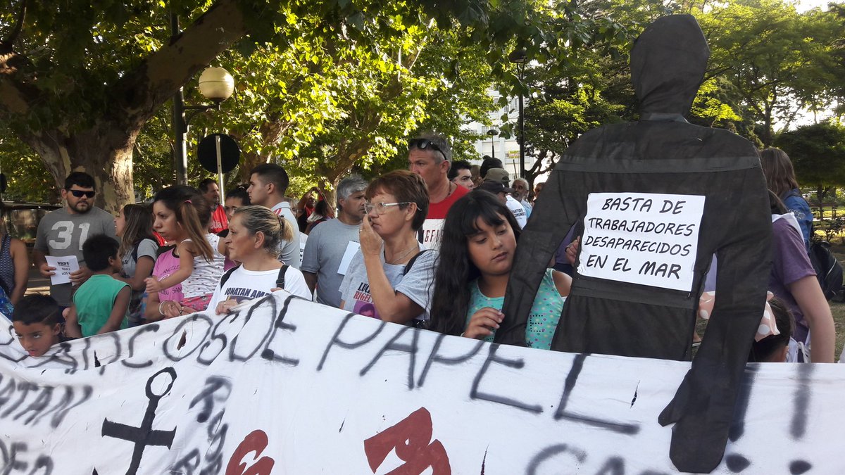 Estamos por comenzar la MARCHA en reclamo por el hundimiento del Buque Pesquero Rigel que convocamos la <a href="/CTAMdPcomunica/">CTA Mar y Sierras</a> de lxs Trabajadorxs, junto a los familiares de las víctimas del Rigel.
#CementerioDeBarcos
#PuertoDeMarDelPlata
#QueBajenLosBuzos