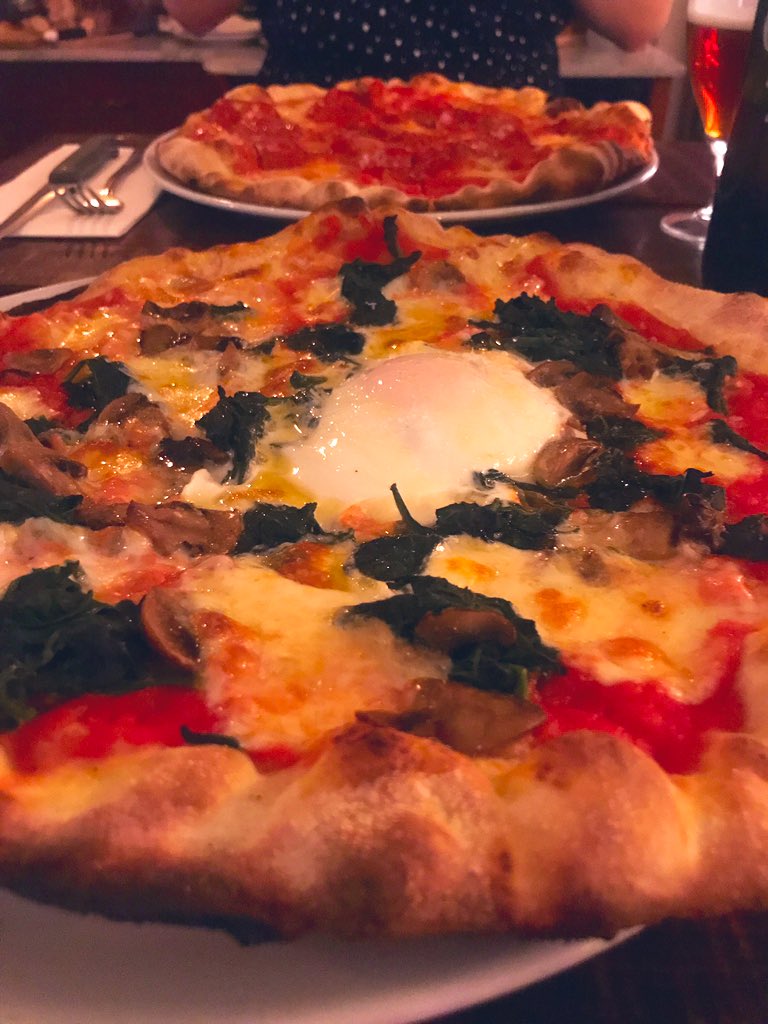 Louisa001's tweet photo. That pizza life 🍕🤤🙌🏾 .@morabarkitchen 👌🏾 #SaturdayNight https://t.co/6XY18jPK3J
