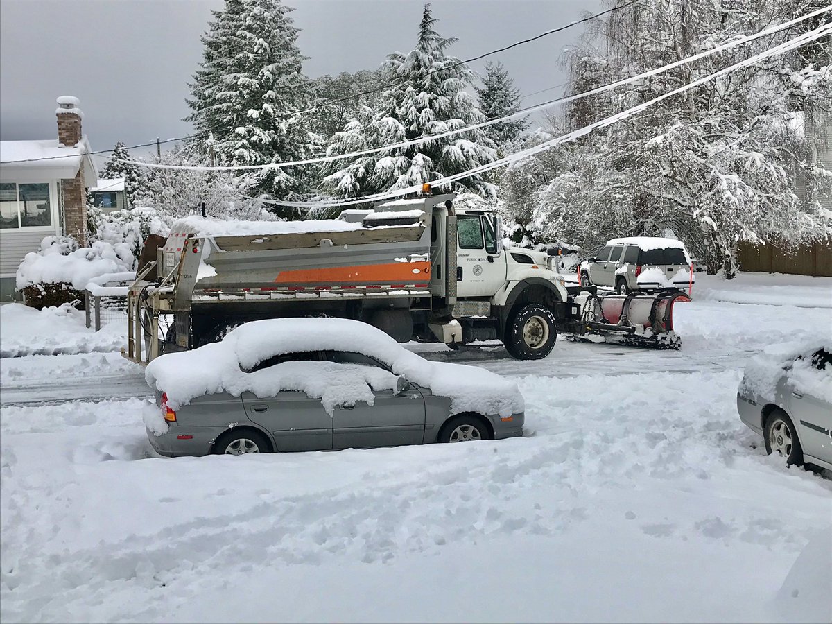 wapio3021's tweet photo. City of Renton is now doing residential streets the best they can given the fact so many people are home with cars on the streets. @CityofRenton #snowmageddon19 https://t.co/BJqaTDsFAv
