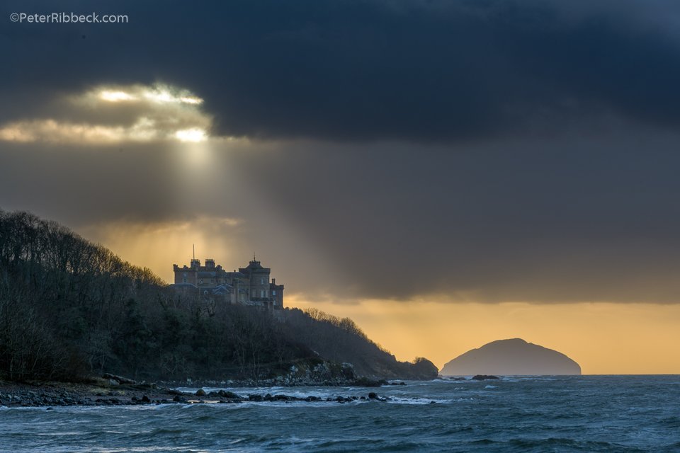 PeterRibbeck's tweet photo. Culzean Castle and Ailsa Craig #AilsaCraig #CulzeanCastle #SouthAyrshire #DiscoverAyrshire #Scotland #NikonD850 @VisitScotland @WindyWilson88 @AP_Magazine https://t.co/9FssuDLt4U