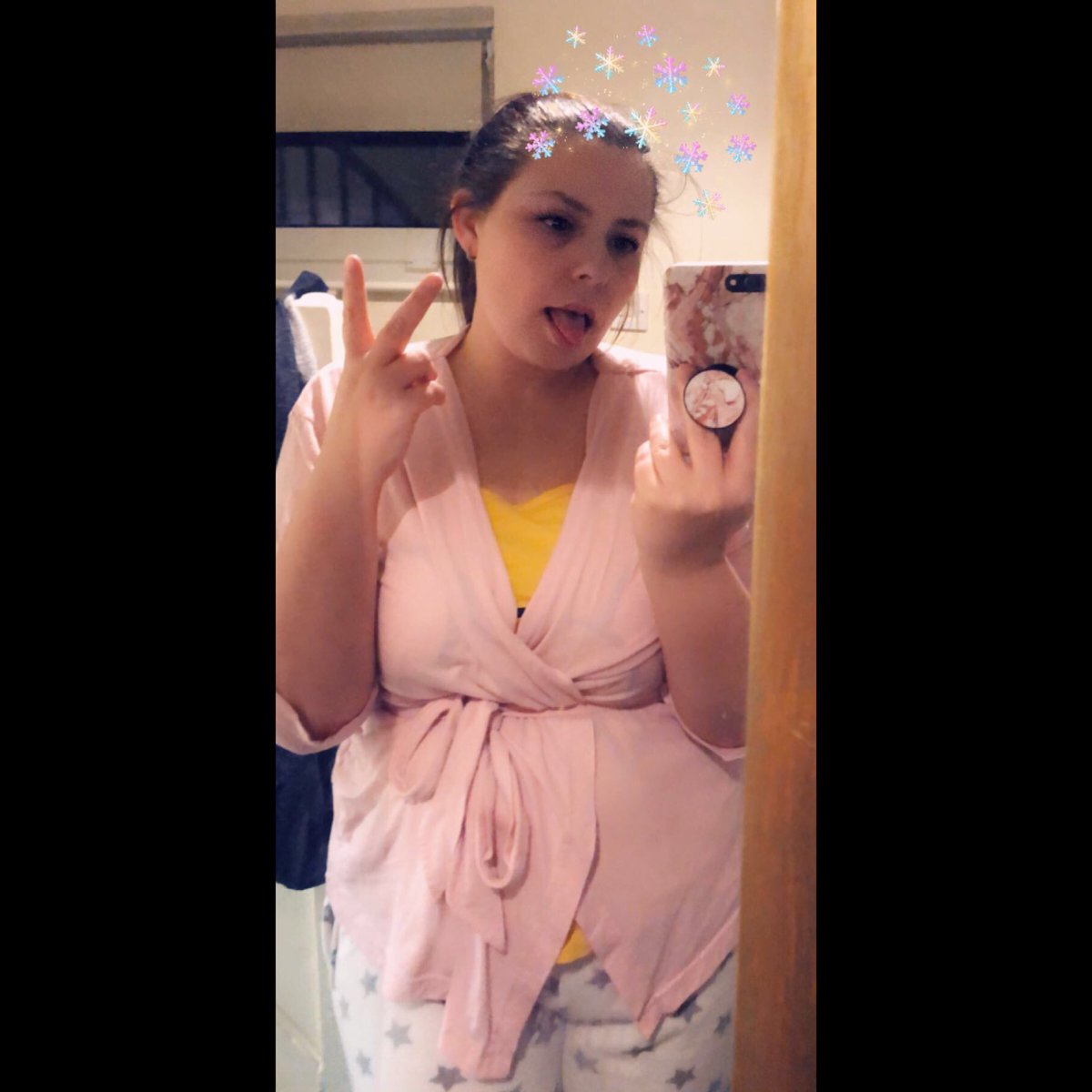 KazzHeap's tweet photo. Birthday weekend stream part 2 pyjama party lol not make up not bs just gaming &amp; chill come say hi

https://t.co/boBPsFGKKB 

#twitchkittens @Retweet_Twitch @TwitchSharing @Twitch_RT @TwitchShare @Sir_Meowface @GirlStreamers @GirlsOfTwitch @AGGchicks #twitch #streamer #gamergirl https://t.co/iZapMjnR9X