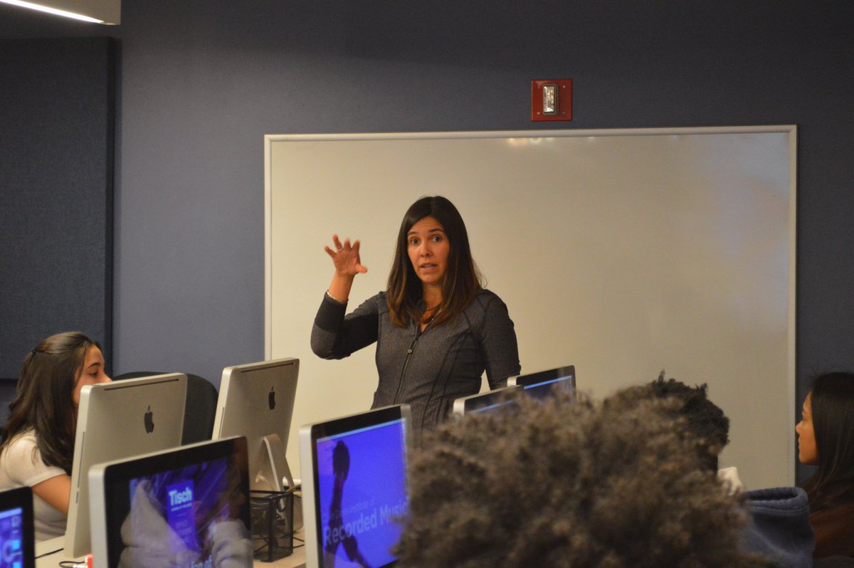 Session 2 of FMM’s 2019 semester.
—
Talks with @jeffrabhan &amp; <a href="/cwade13/">€.Wade</a> about the essence of perfecting relationships between artist and management as well as the fundamentals of sound and production with <a href="/djnicoleotero/">Nicole Otero</a> .
—
Welcome to the beginning of a beautiful semester!
—
🎶🖤🎶