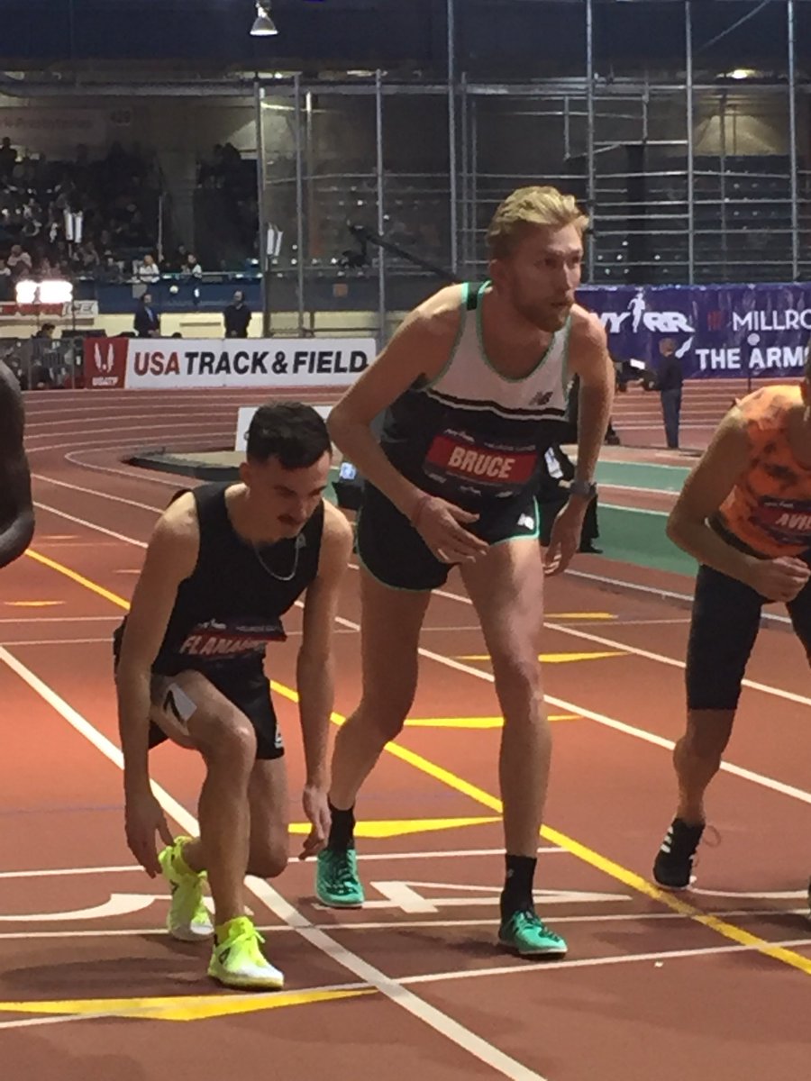 ChrisChavez's tweet image. Two different starts to the men’s 3,000 meters. @bennyflanagan gets real low. #MillroseGames