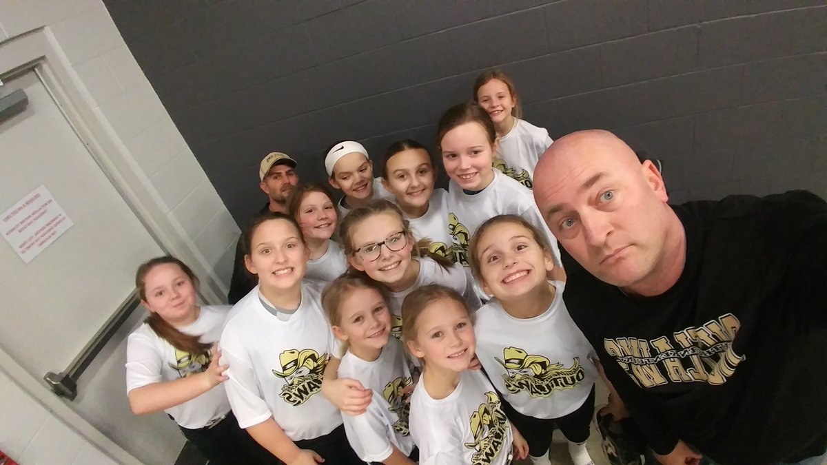 coachmckinney73's tweet photo. 10u Outlaws with a 4 - 1 victory over Ky Chrome today. Girls layed down some bunts &amp; got good pitching. Really good win. Back at it tomorrow https://t.co/1JvSXkfxMy