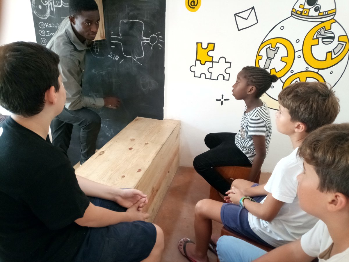 IrokoFablab's tweet photo. Après avoir jonglé entre écrous, fils électriques, ampoules et chutes de bois, nos mini #makers ont réussi à fabriquer leurs belles lampes design en forme de toutou 🐕😍
#KidLab #Artisanat #DIY #Bricolage #Fablab #MakerSpace #Benin https://t.co/fffSA8Ola4