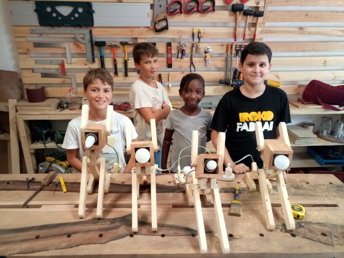IrokoFablab's tweet photo. Après avoir jonglé entre écrous, fils électriques, ampoules et chutes de bois, nos mini #makers ont réussi à fabriquer leurs belles lampes design en forme de toutou 🐕😍
#KidLab #Artisanat #DIY #Bricolage #Fablab #MakerSpace #Benin https://t.co/fffSA8Ola4