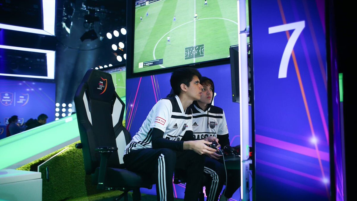 Primer día de torneo completado, pasamos primeros de nuestro grupo junto a <a href="/F2Tekkz/">F2Tekkz</a>. Individualmente jugué en un nivel bajo pero con el 2vs2 levanté mucho el nivel. Mañana es un día nuevo 🐭👍