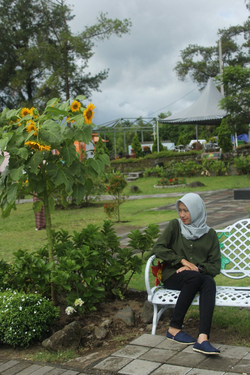 bay_bagus's tweet photo. Si cantik...secantik bunga matahari https://t.co/6nIijm9ctJ