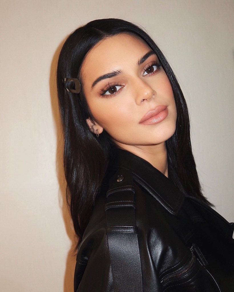 Celebs Arabic on Twitter: &ldquo;كيندال جينر في عرض Longchamp من اسبوع