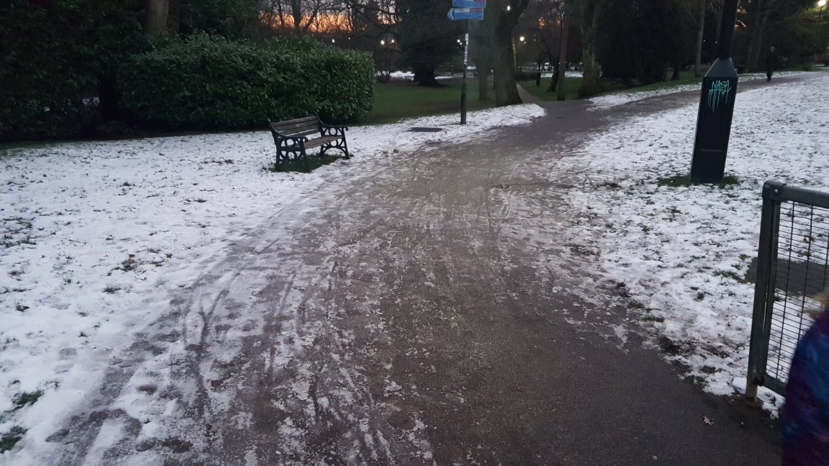 Wokingjuniors's tweet photo. Junior parkrun cancelled tomorrow.  Unfortunately following a recce of the course this evening we've had to cancel. Parts of the course are still very icy and with temps set to plummet it'll only be worse in the morning.  Please share  #Woking @Wokingpark @wokingparkrun https://t.co/gfQZmnm1Ed