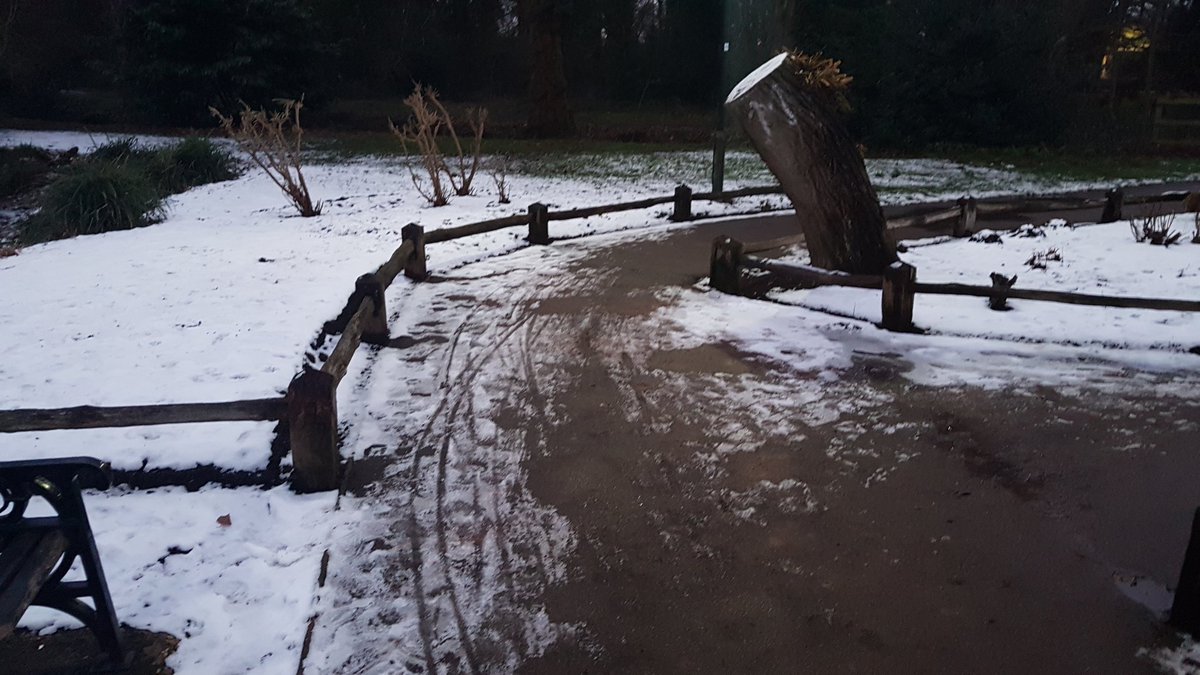 Junior parkrun cancelled tomorrow.  Unfortunately following a recce of the course this evening we've had to cancel. Parts of the course are still very icy and with temps set to plummet it'll only be worse in the morning.  Please share  #Woking <a href="/Wokingpark/">Woking Park</a> <a href="/wokingparkrun/">Woking parkrun</a>