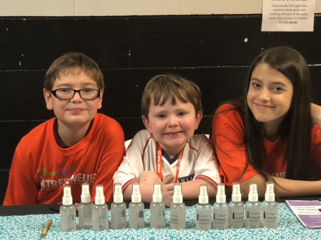 msthomasccps's tweet photo. @CypressPalm #entrepreneurs are exposing #elementary students to the #business #process! #STEAM The teams, especially Essenza Delicata, shared their experiences with others - young and old and every age in between - at the #STEAM Conference! #MakingLearningRICH https://t.co/2k80OWCLyN