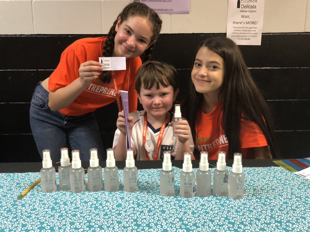 msthomasccps's tweet photo. @CypressPalm #entrepreneurs are exposing #elementary students to the #business #process! #STEAM The teams, especially Essenza Delicata, shared their experiences with others - young and old and every age in between - at the #STEAM Conference! #MakingLearningRICH https://t.co/2k80OWCLyN
