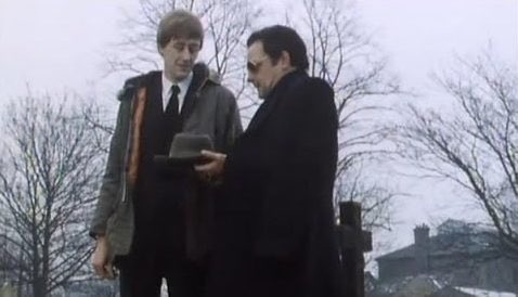 ofah_podcast's tweet photo. In season 4 (episode 2), Rodney and Del Boy visit Grandad’s grave in Only Fools and Horses, and it was reported that David & Nicholas were so moved by the scene, they both burst into tears after the scene had ended 😭
#TrotterTriva #OFAH #StrainedRelations https://t.co/4MrS32bumK