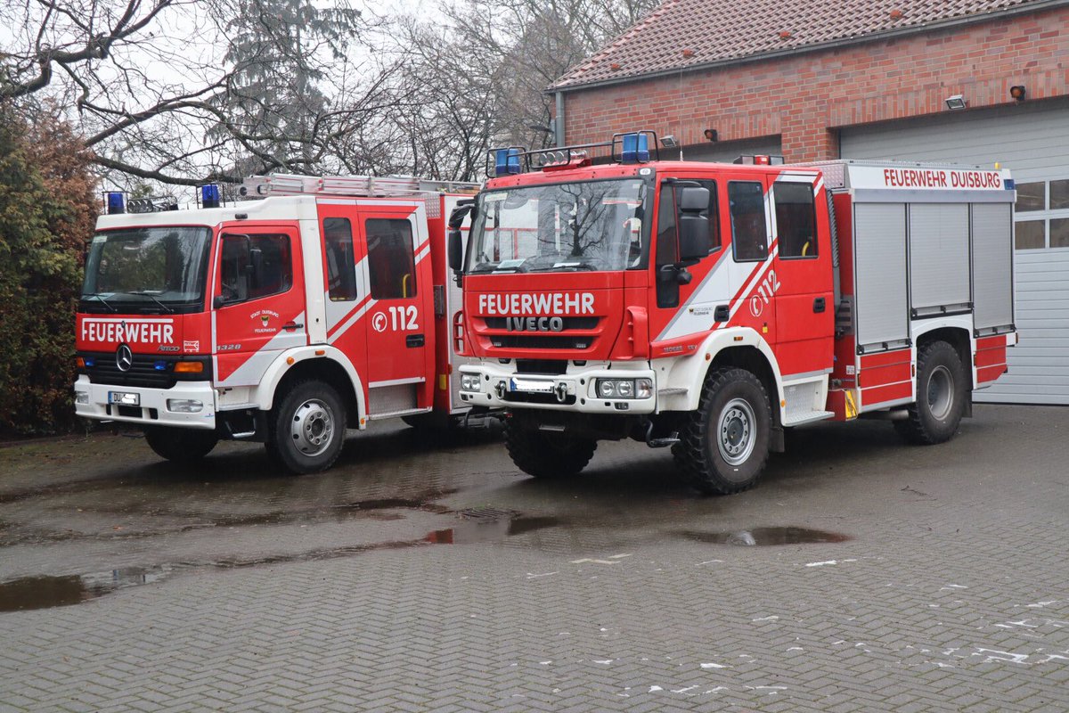 #Feuerwehr #Duisburg an der wache Löschzug #Mündelheim HLF20 op een Mercedes Benz Atego uit 2005 en LF20KatS Iveco Magirus uit 2014