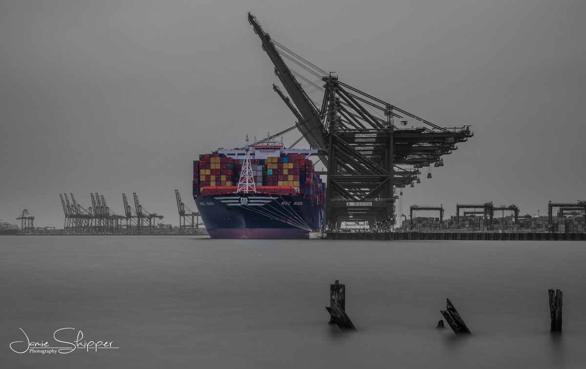 Colour picked Container Ship at #Felixstowe Docks #JDSphoto #JamieSkipperPhotography 
jdsphoto.co.uk